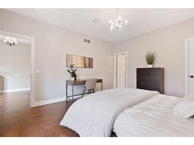 Building Photo - 3632 Rainbow Dr