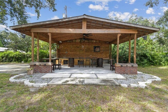 Building Photo - 15410 Manning Dr