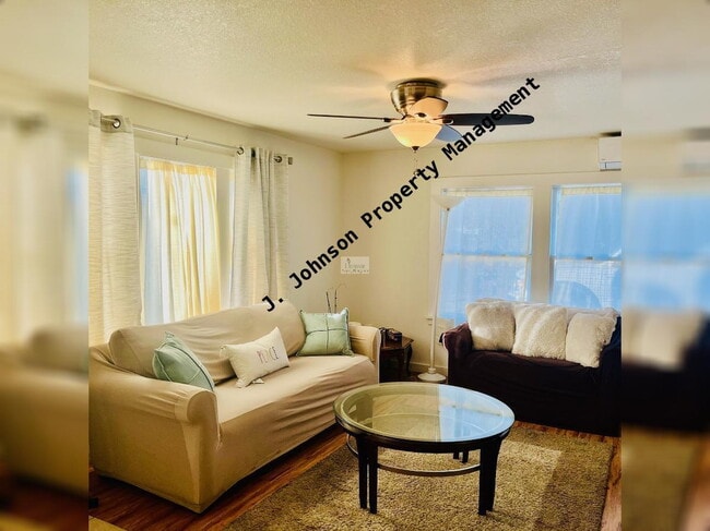 Building Photo - 1 bed 1 bath MOVE IN READY