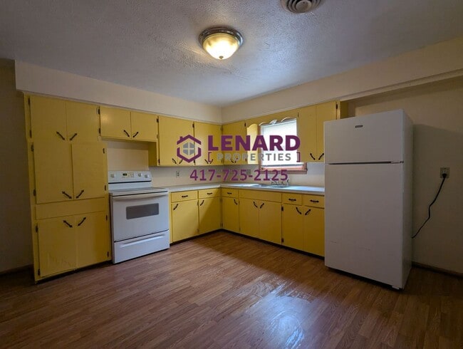 Building Photo - Cozy 2 Bedroom House!