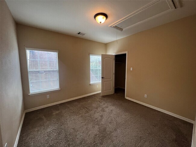 Building Photo - 6704 Menchaca Rd