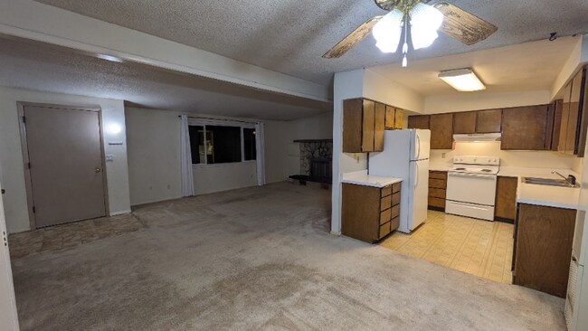 Building Photo - 807 E F St