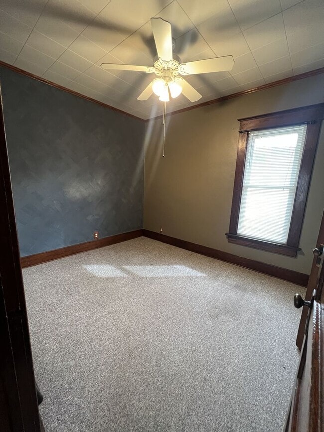 Building Photo - Spacious 4 Bedroom, 2 Bathroom Home