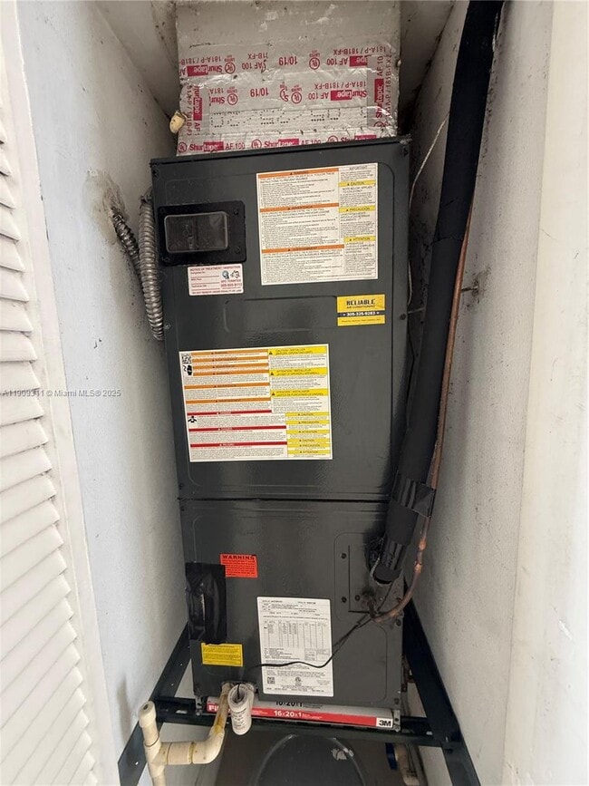 Building Photo - 1765 Normandy Dr