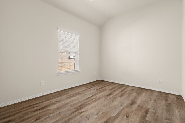 Building Photo - 2302 Oakleaf Hills Cir