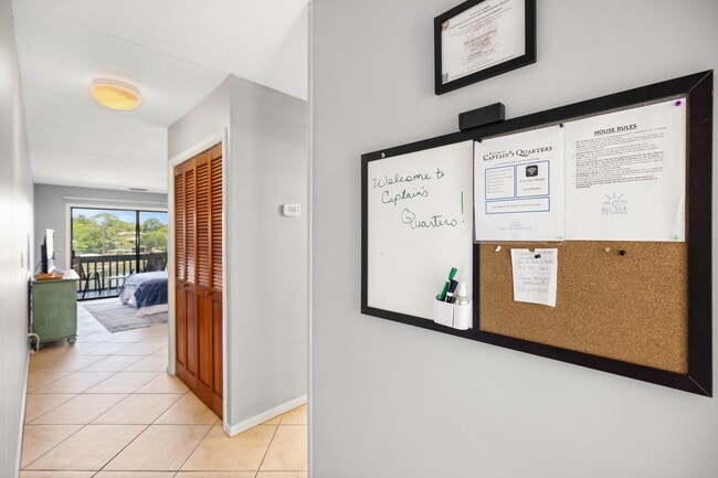 Building Photo - 300 Yacht Club Dr