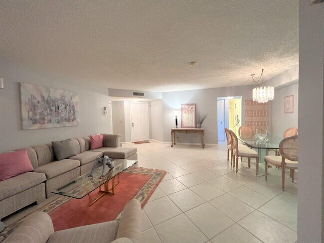Building Photo - 3101 Lucerne Park Dr