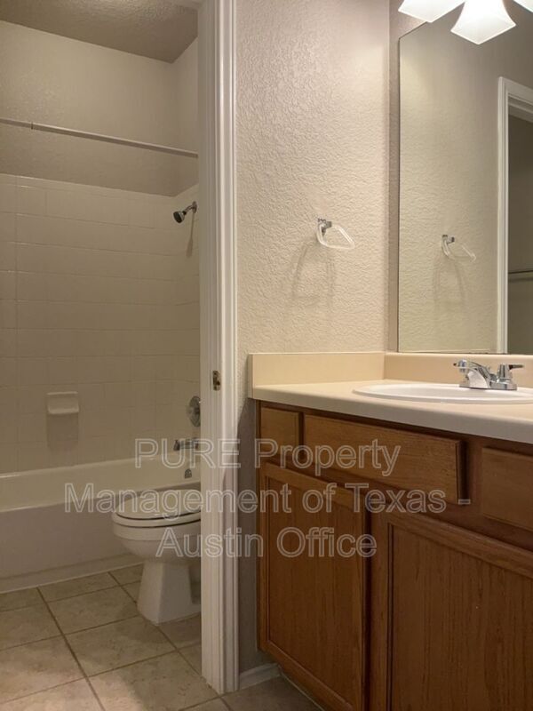 Building Photo - 302 Windridge Village Cove