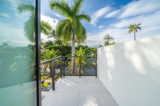 Building Photo - 4585 Nautilus Dr