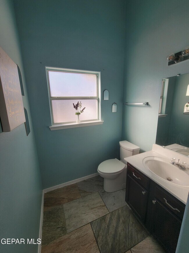 Building Photo - 2404 Escape Point St