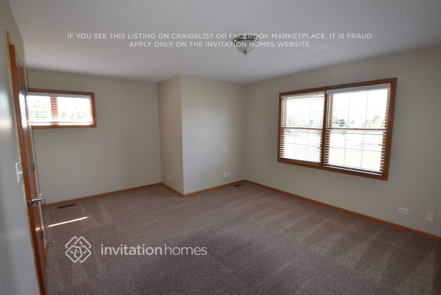 Building Photo - 21453 English Dr