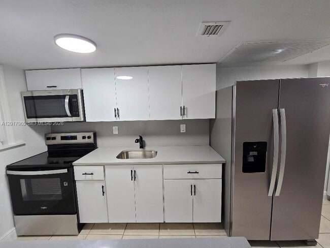Building Photo - 3901 SW 112th Ave