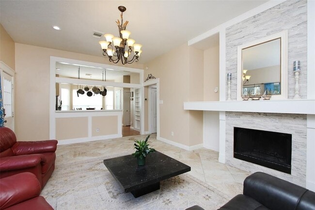 Building Photo - 16242 Pine Thorn Dr