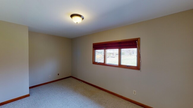 Building Photo - 3922 Ridgedale Dr