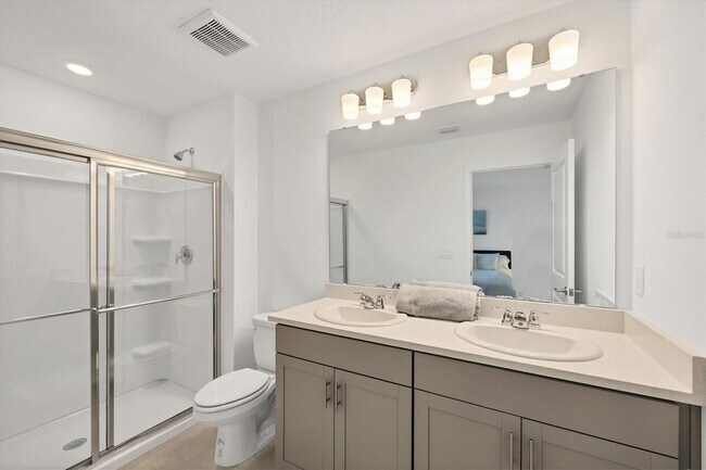 Building Photo - 15032 Cuzcorro Ct