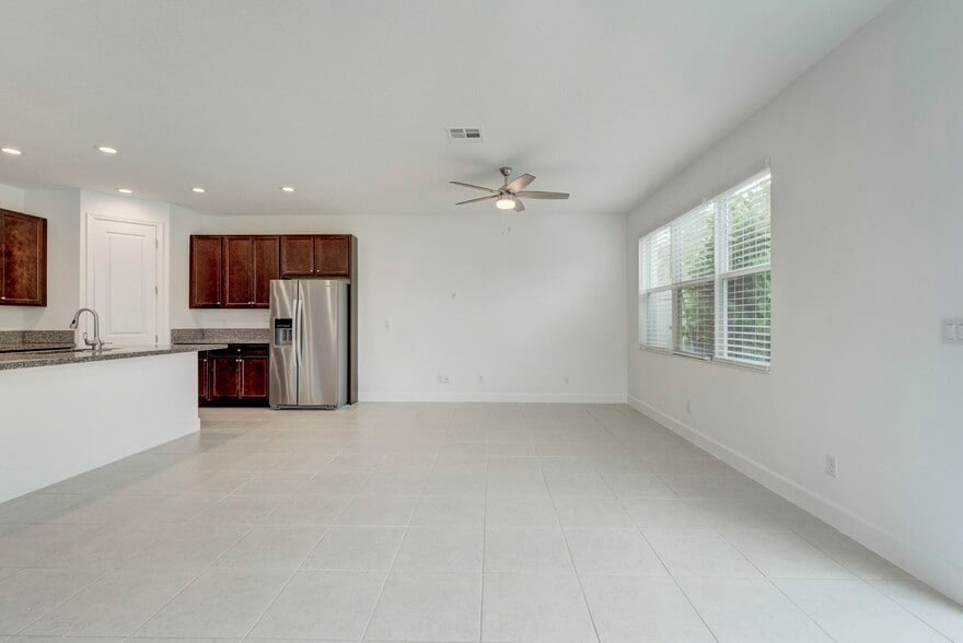 Building Photo - 9075 Kingsmoor Way