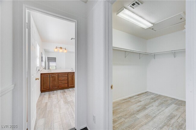 Building Photo - 5033 Apache Valley Ave