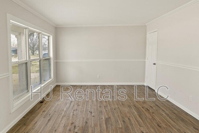 Building Photo - 650 Sherwood Dr