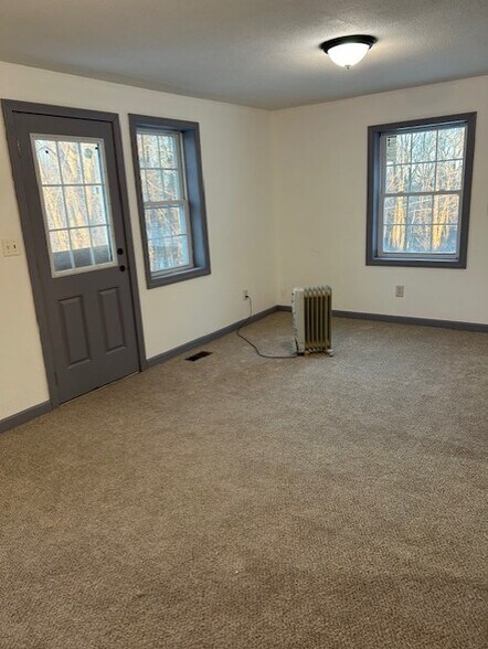 Building Photo - 166 Richards Rd