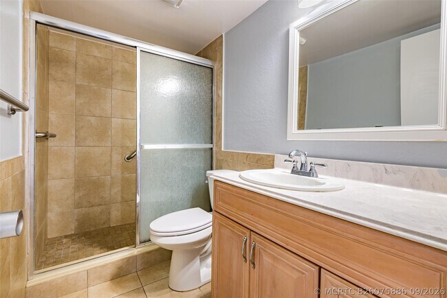 Building Photo - 3900 N Hills Dr