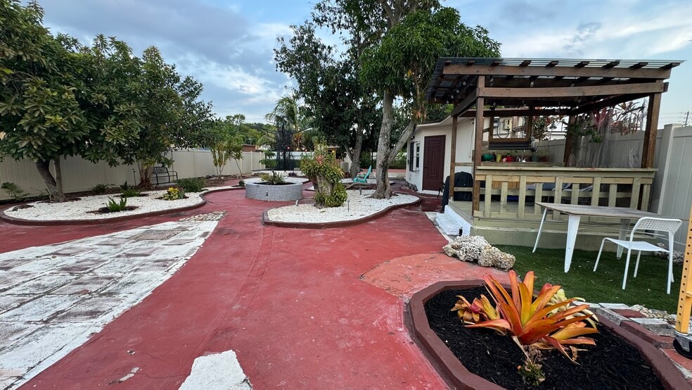 Building Photo - 2820 SW 1st St