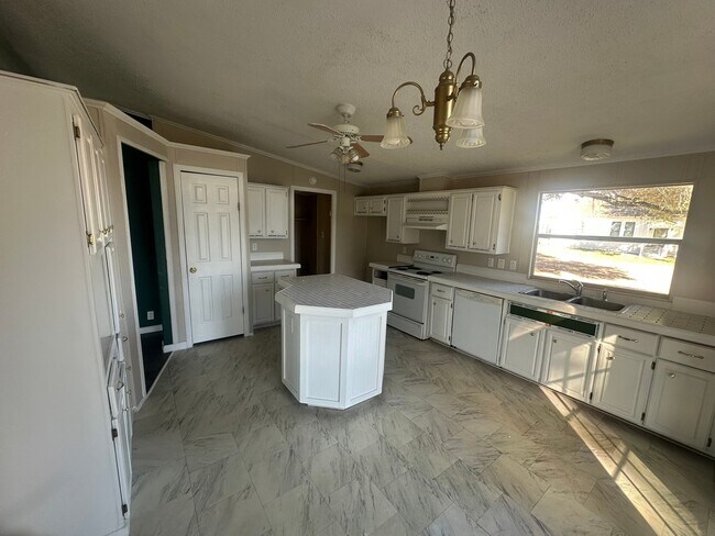 Building Photo - 536 Sabine St