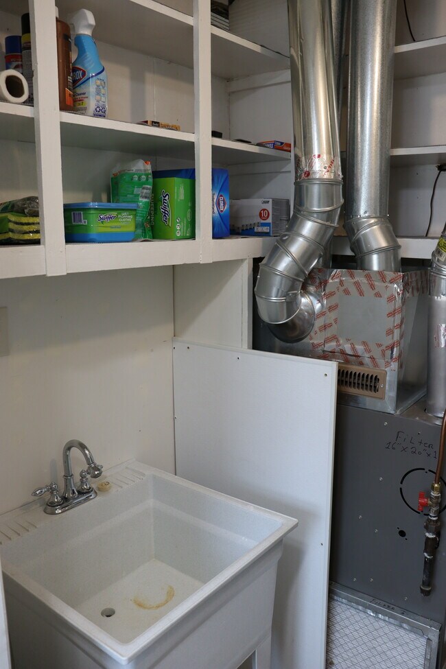 Building Photo - 946 32nd Ave N