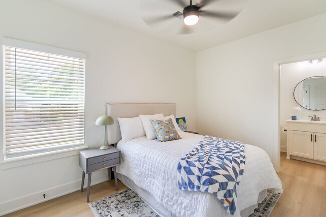 Building Photo - 1107 W 9th Ave