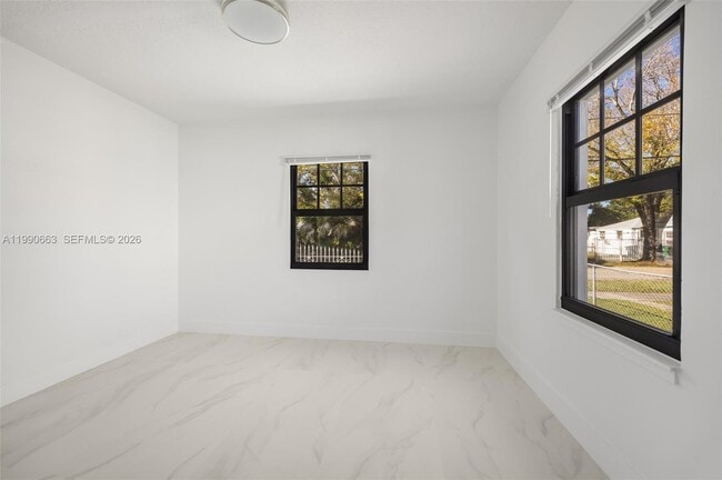 Building Photo - 3640 SW 13th St