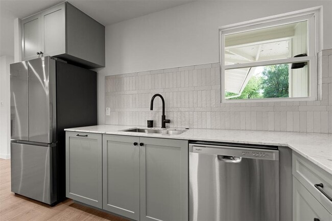 Building Photo - 404 Arbor Ln