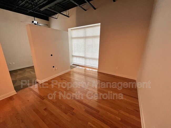 Building Photo - 3920 Sharon Rd