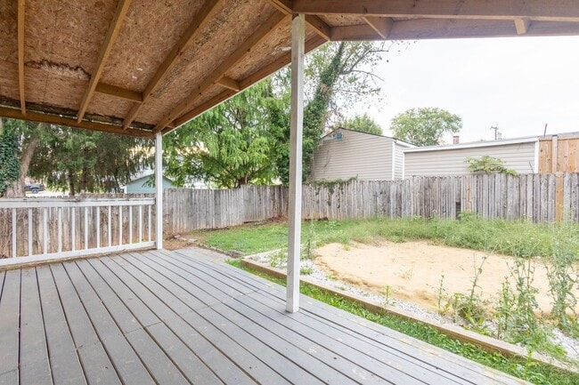 Building Photo - Cozy 3 BR/2 BA Single-Family Home in Halet...