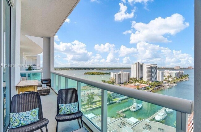 Building Photo - 7900 Harbor Island Dr