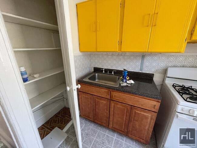 Building Photo - FOSTER AVENUE