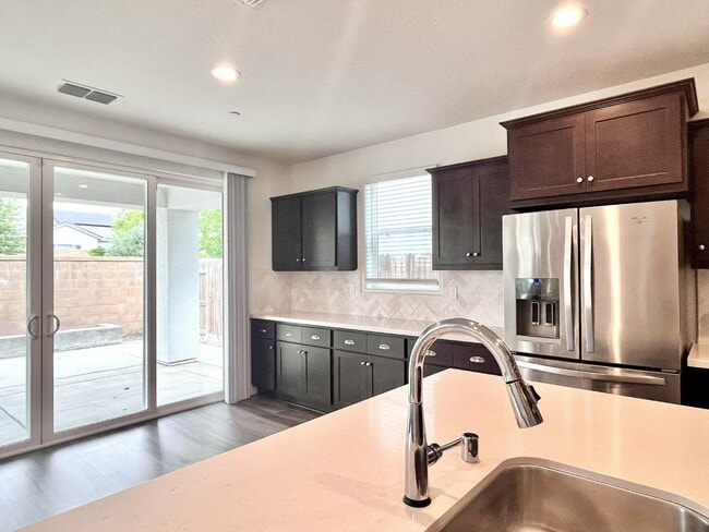 Building Photo - 377 Traverse Dr S