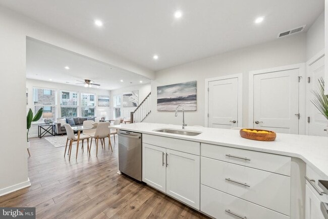 Building Photo - 44603 Wolfhound Sq