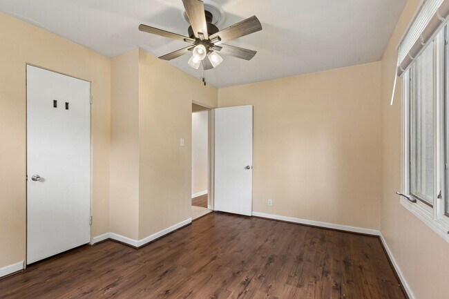 Building Photo - Charming 3-Bedroom Home in a Prime Aksarben Location!