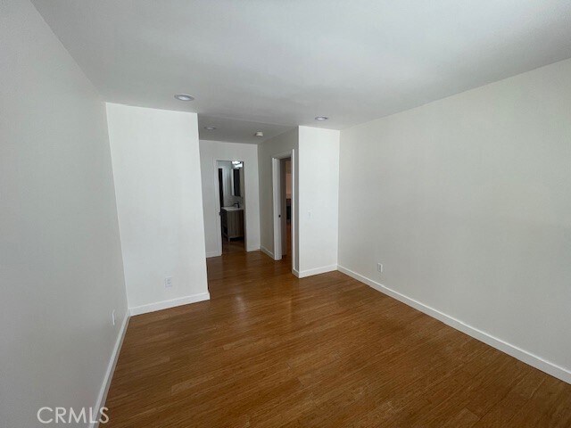 Building Photo - 1124 N La Cienega Blvd