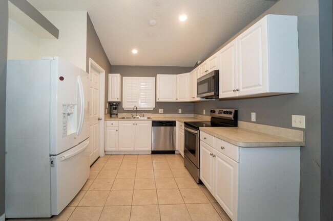 Building Photo - 841 Helen St