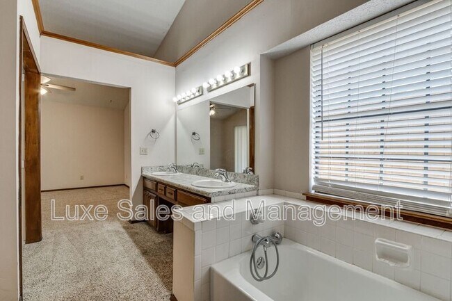 Building Photo - 7713 Doris Dr