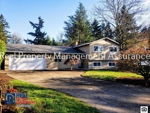 Building Photo - 324 SW Frenwood Way