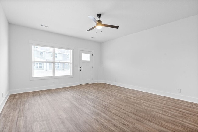 Building Photo - 301 Front Rdg Cir