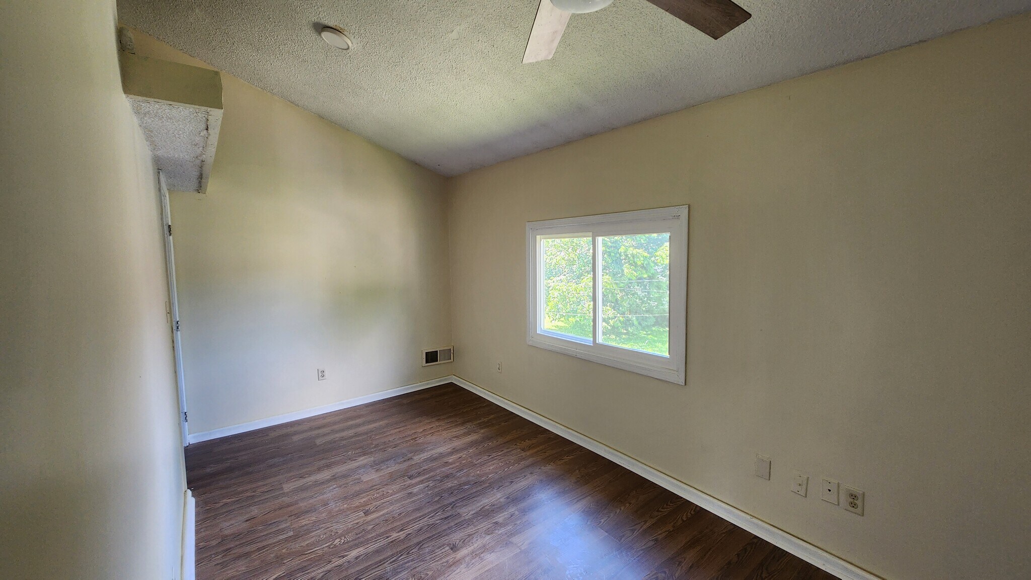 Building Photo - 2101 N Ball Ave