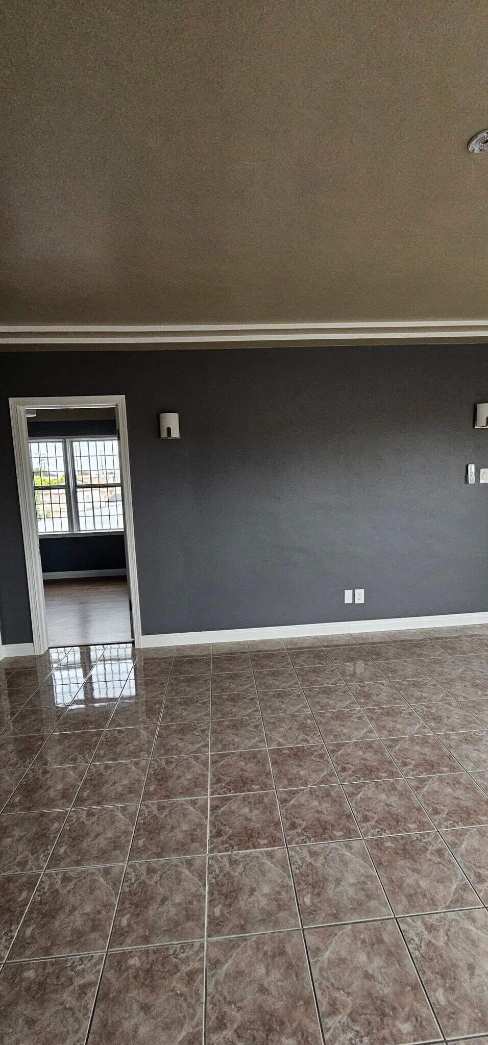 Building Photo - 3212 Live Oak St