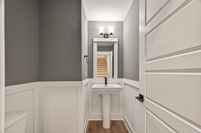 Building Photo - 1406 Mansfield St