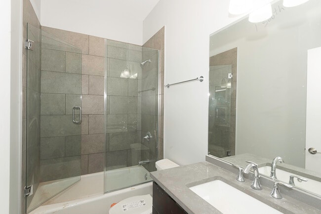 Building Photo - 520 N Western Ave