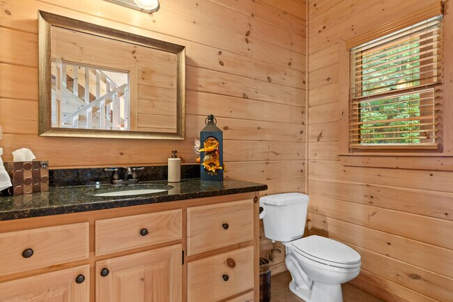 Building Photo - 121 Pontoosuc Dr