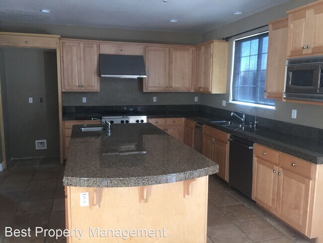 Building Photo - 5 br, 4 bath House - 337 Foothill Drive