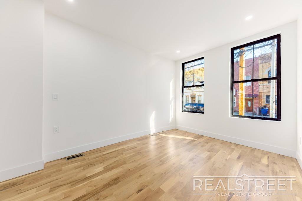Building Photo - Brand New 2 Bed 2 Bath Duplex with Private...
