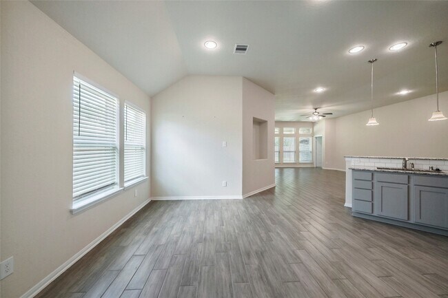 Building Photo - 3227 Fairhaven Ln